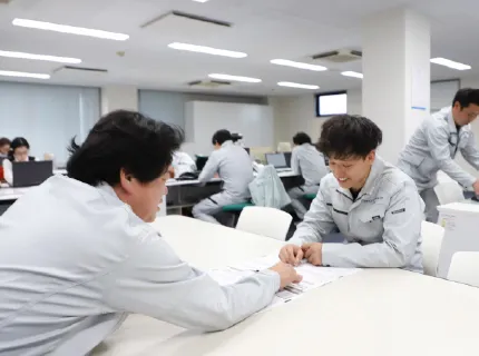 未経験者への基礎教授の様子