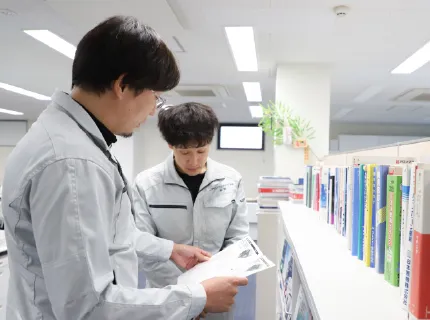 相談している様子
