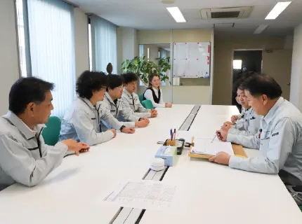 情報共有ミーティングの様子