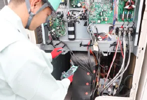 設備メンテナンスの様子1